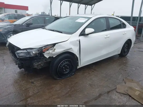 3KPF24AD9RE744102 2024 KIA FORTE - Image 2