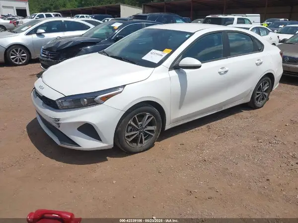 3KPF24AD9RE744438 2024 KIA FORTE - Image 2