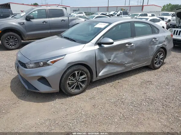 3KPF24AD9RE744519 2024 KIA FORTE - Image 2