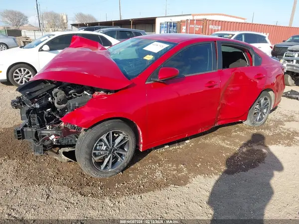 3KPF24AD9RE745119 2024 KIA FORTE - Image 2