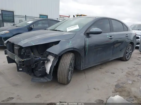 3KPF24AD9RE748005 2024 KIA FORTE - Image 2
