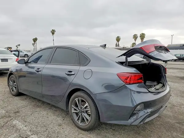 3KPF24AD9RE748537 2024 KIA FORTE - Image 2