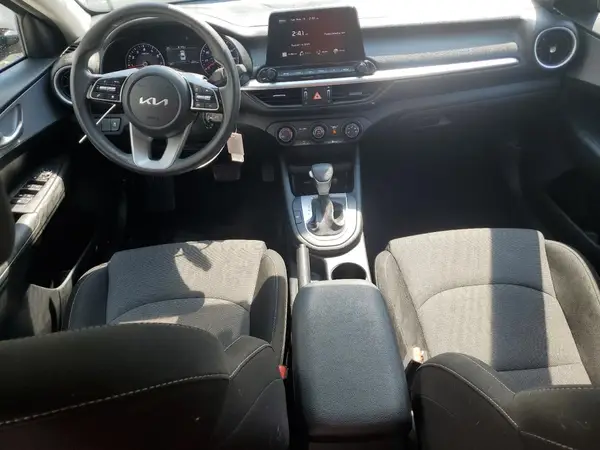 3KPF24AD9RE749073 2024 KIA FORTE - Image 8
