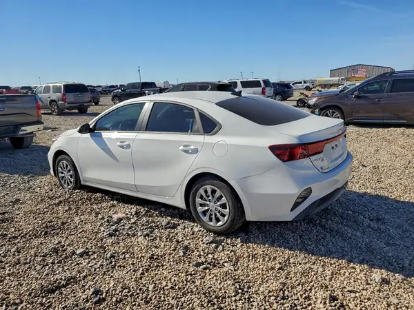 3KPF24AD9RE750238 2024 KIA FORTE - Image 2