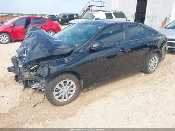 3KPF24AD9RE750322 2024 KIA FORTE - Image 2