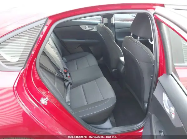 3KPF24AD9RE752698 2024 KIA FORTE - Image 8