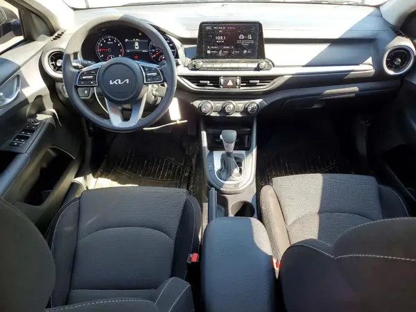3KPF24AD9RE753284 2024 KIA FORTE - Image 8