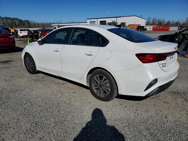 3KPF24AD9RE753494 2024 KIA FORTE - Image 2