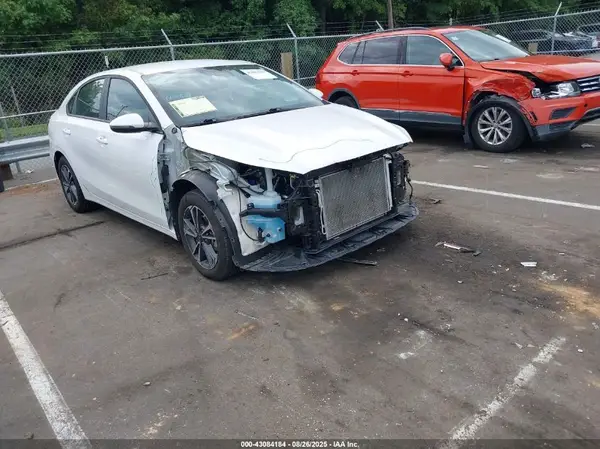 3KPF24AD9RE753592 2024 KIA FORTE - Image 1