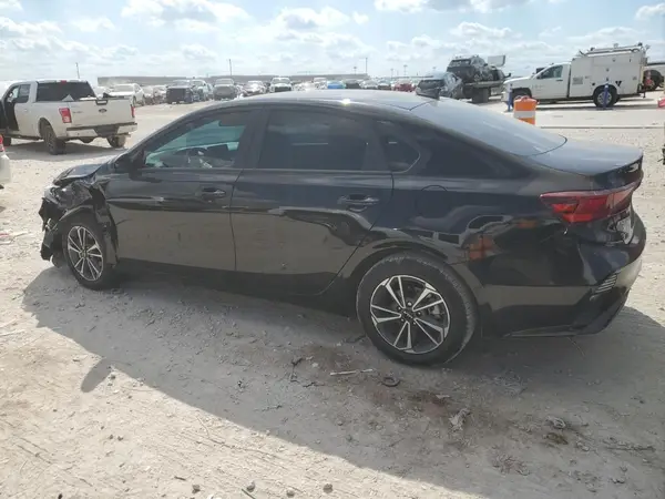 3KPF24AD9RE753950 2024 KIA FORTE - Image 2