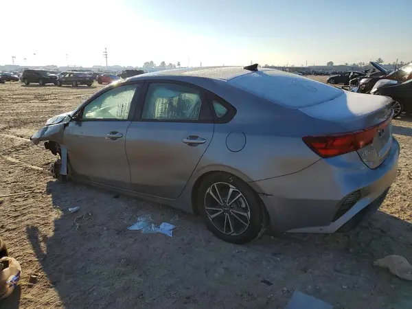 3KPF24AD9RE753981 2024 KIA FORTE - Image 2