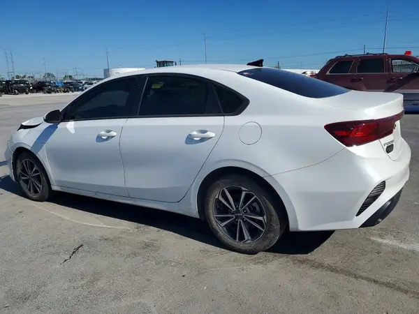 3KPF24AD9RE756914 2024 KIA FORTE - Image 2