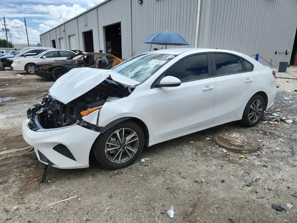 3KPF24AD9RE758050 2024 KIA FORTE - Image 1