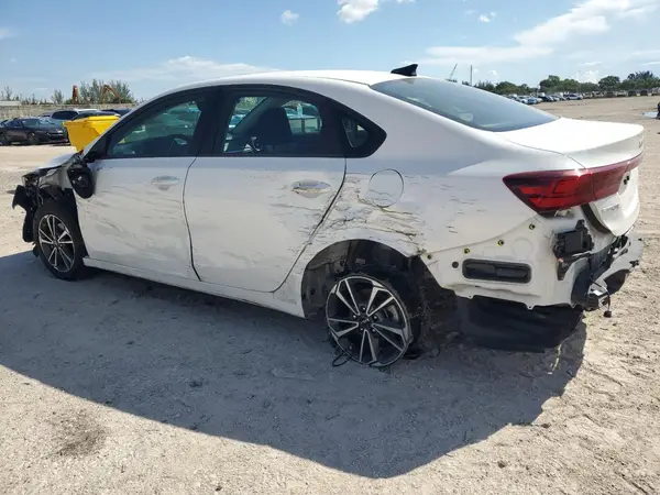 3KPF24AD9RE759585 2024 KIA FORTE - Image 2