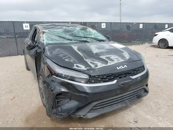3KPF24AD9RE760459 2024 KIA FORTE - Image 1