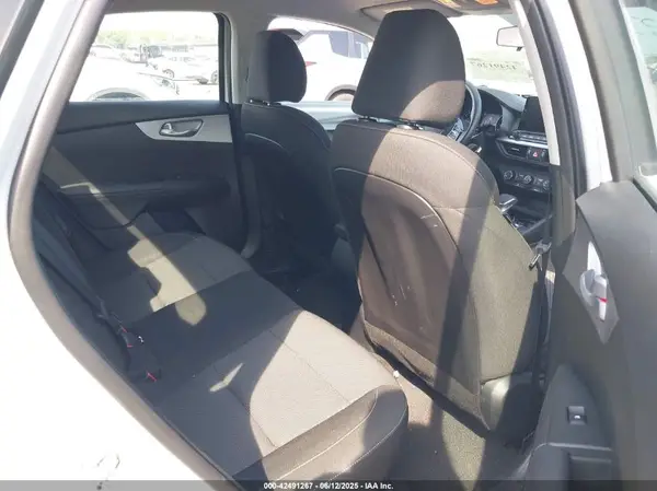 3KPF24AD9RE760574 2024 KIA FORTE - Image 8