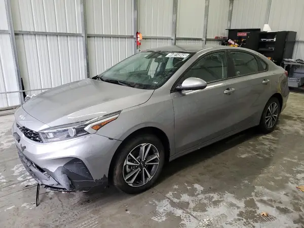 3KPF24AD9RE761076 2024 KIA FORTE - Image 1