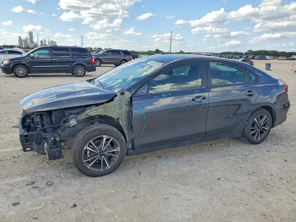 3KPF24AD9RE762146 2024 KIA FORTE - Image 1