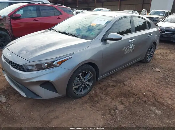 3KPF24AD9RE764656 2024 KIA FORTE - Image 2