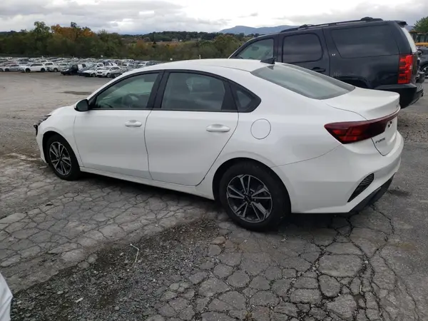 3KPF24AD9RE764849 2024 KIA FORTE - Image 2