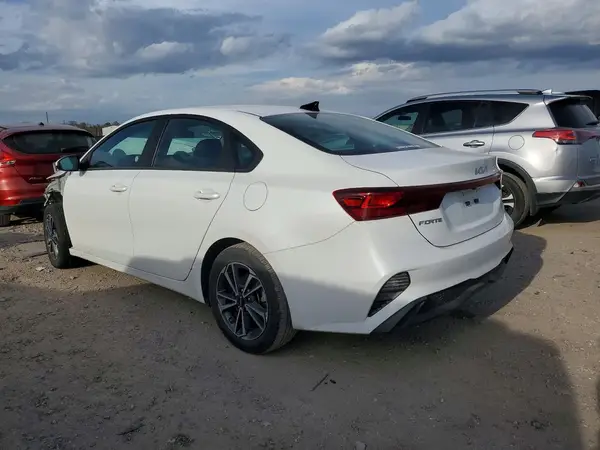 3KPF24AD9RE765001 2024 KIA FORTE - Image 2