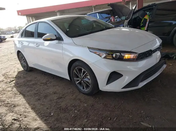 3KPF24AD9RE766228 2024 KIA FORTE - Image 1