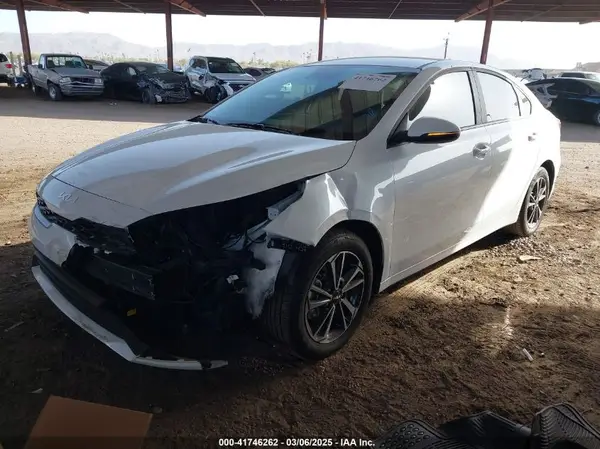 3KPF24AD9RE766228 2024 KIA FORTE - Image 2
