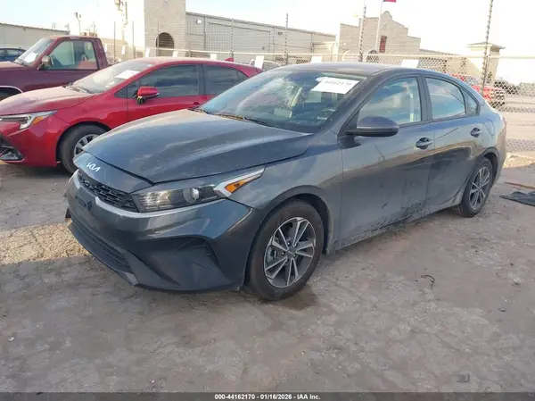 3KPF24AD9RE767136 2024 KIA FORTE - Image 2