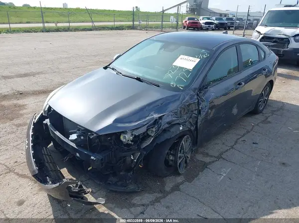 3KPF24AD9RE767329 2024 KIA FORTE - Image 2