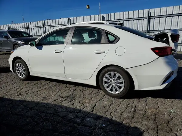 3KPF24AD9RE767590 2024 KIA FORTE - Image 2