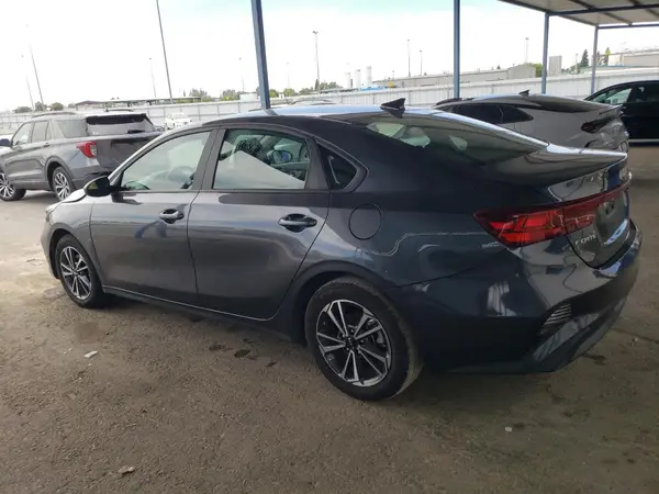 3KPF24AD9RE768075 2024 KIA FORTE - Image 2