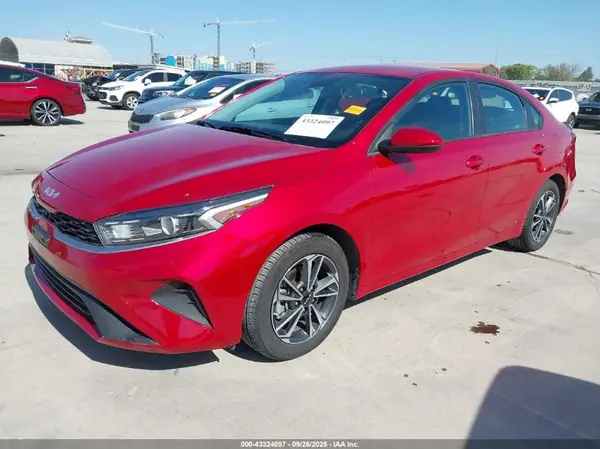 3KPF24AD9RE768884 2024 KIA FORTE - Image 2