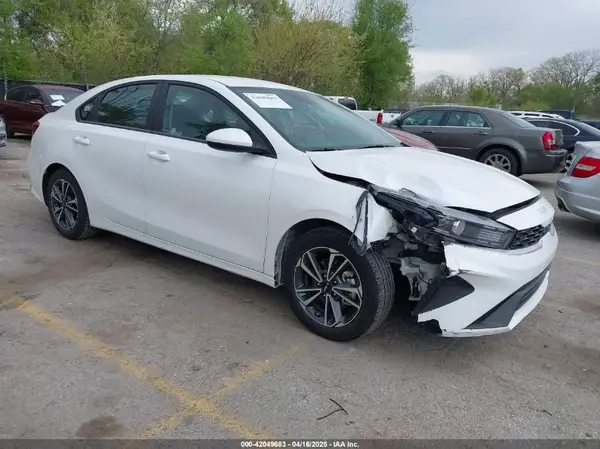 3KPF24AD9RE769050 2024 KIA FORTE - Image 1