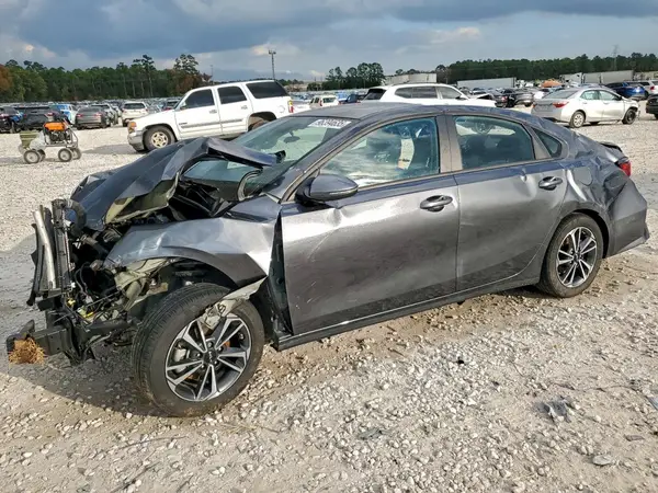 3KPF24AD9RE771154 2024 KIA FORTE - Image 1