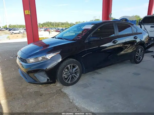 3KPF24AD9RE776953 2024 KIA FORTE - Image 2