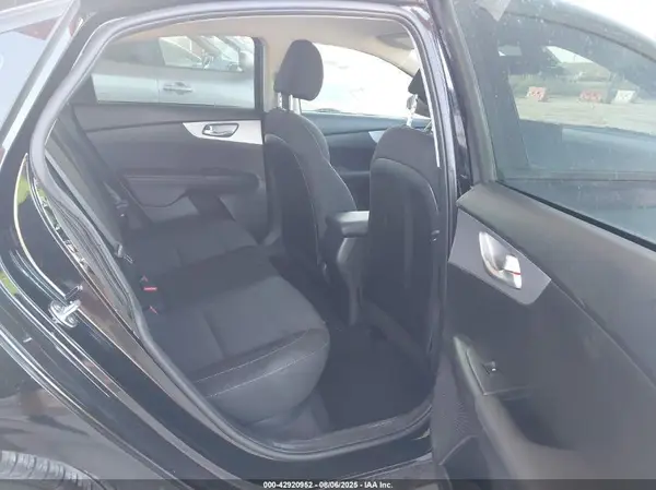 3KPF24AD9RE776953 2024 KIA FORTE - Image 8