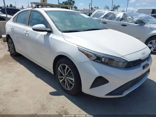 3KPF24AD9RE777262 2024 KIA FORTE - Image 1