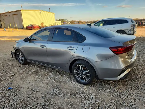 3KPF24AD9RE780176 2024 KIA FORTE - Image 2