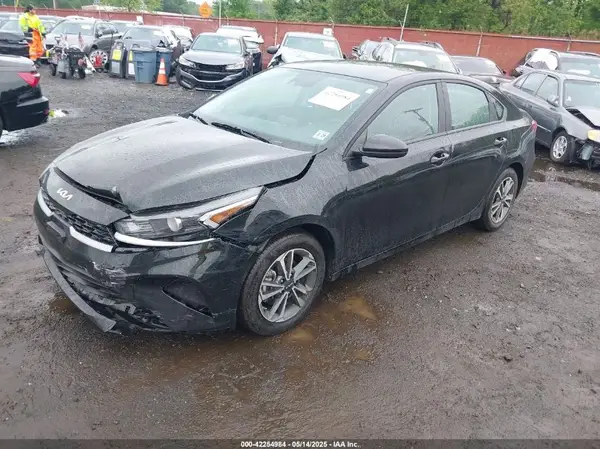 3KPF24AD9RE781179 2024 KIA FORTE - Image 2