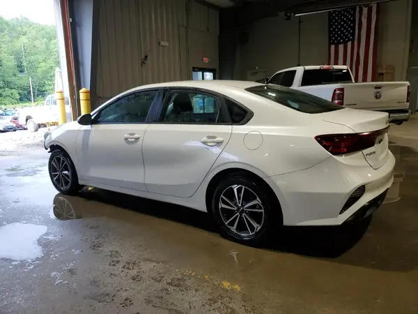 3KPF24AD9RE782879 2024 KIA FORTE - Image 2