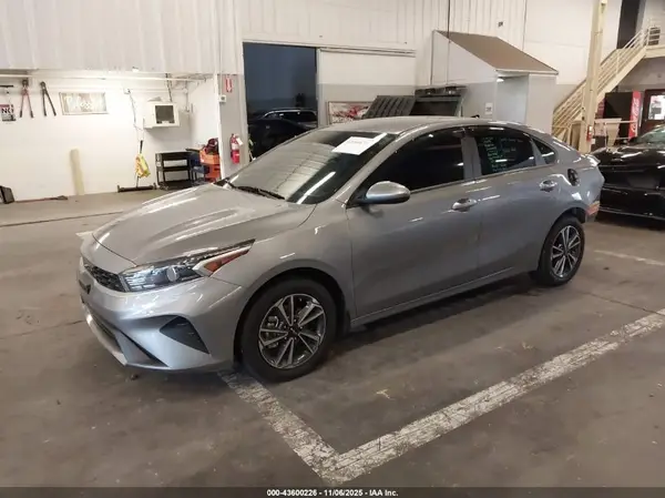3KPF24AD9RE785765 2024 KIA FORTE - Image 2