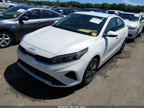 3KPF24AD9RE786253 2024 KIA FORTE - Image 2
