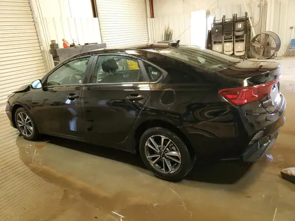 3KPF24AD9RE789427 2024 KIA FORTE - Image 2