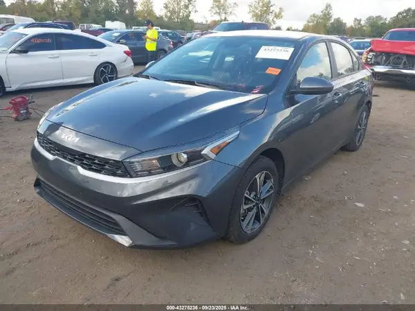 3KPF24AD9RE790013 2024 KIA FORTE - Image 2