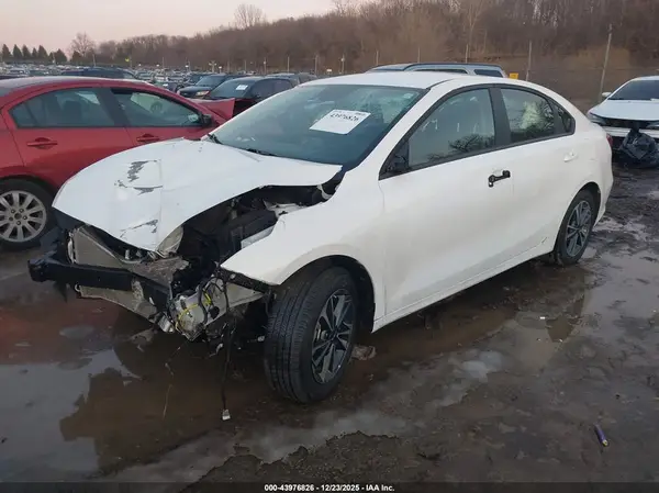 3KPF24AD9RE792098 2024 KIA FORTE - Image 2