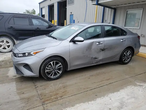 3KPF24AD9RE792814 2024 KIA FORTE - Image 1