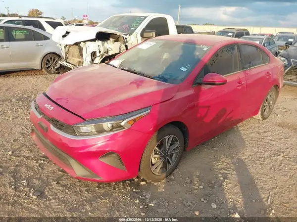 3KPF24AD9RE792845 2024 KIA FORTE - Image 2