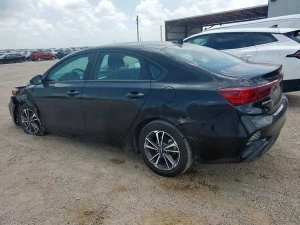 3KPF24AD9RE793154 2024 KIA FORTE - Image 2