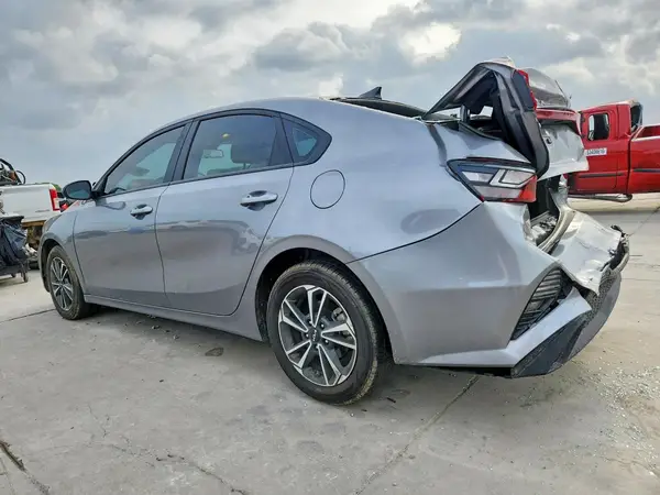 3KPF24AD9RE793574 2024 KIA FORTE - Image 2