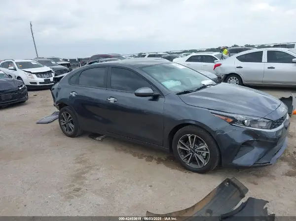 3KPF24AD9RE796071 2024 KIA FORTE - Image 1
